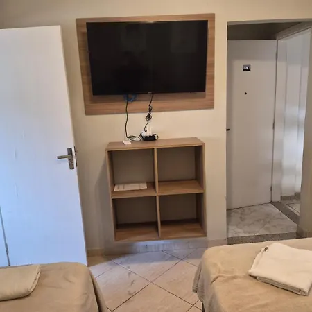 Kitnet Asturias 51B no Ed. Guariatã, próximo a praia das Astúrias em Guarujá-3
